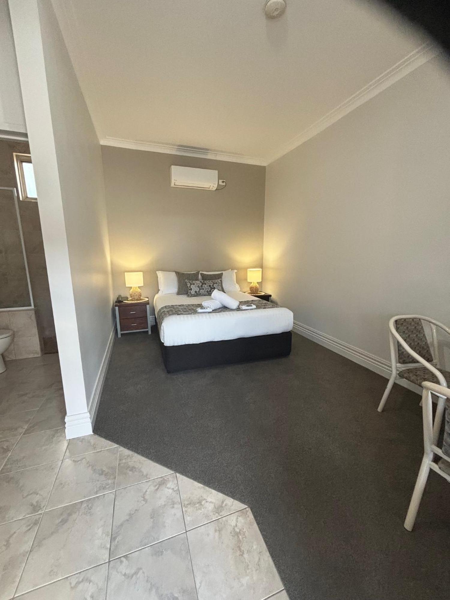 ברוקן היל Silver Haven Motor Inn מראה חיצוני תמונה