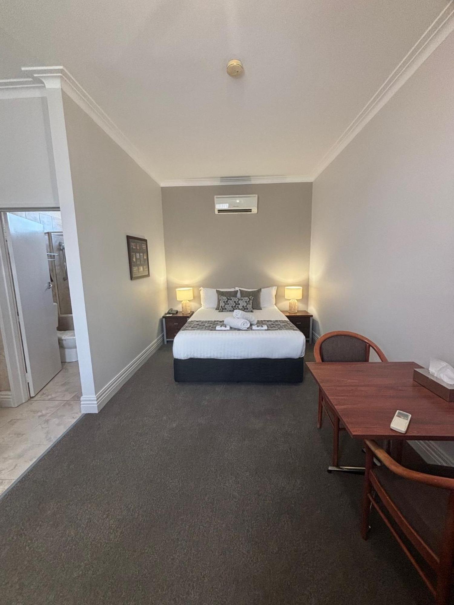 ברוקן היל Silver Haven Motor Inn מראה חיצוני תמונה