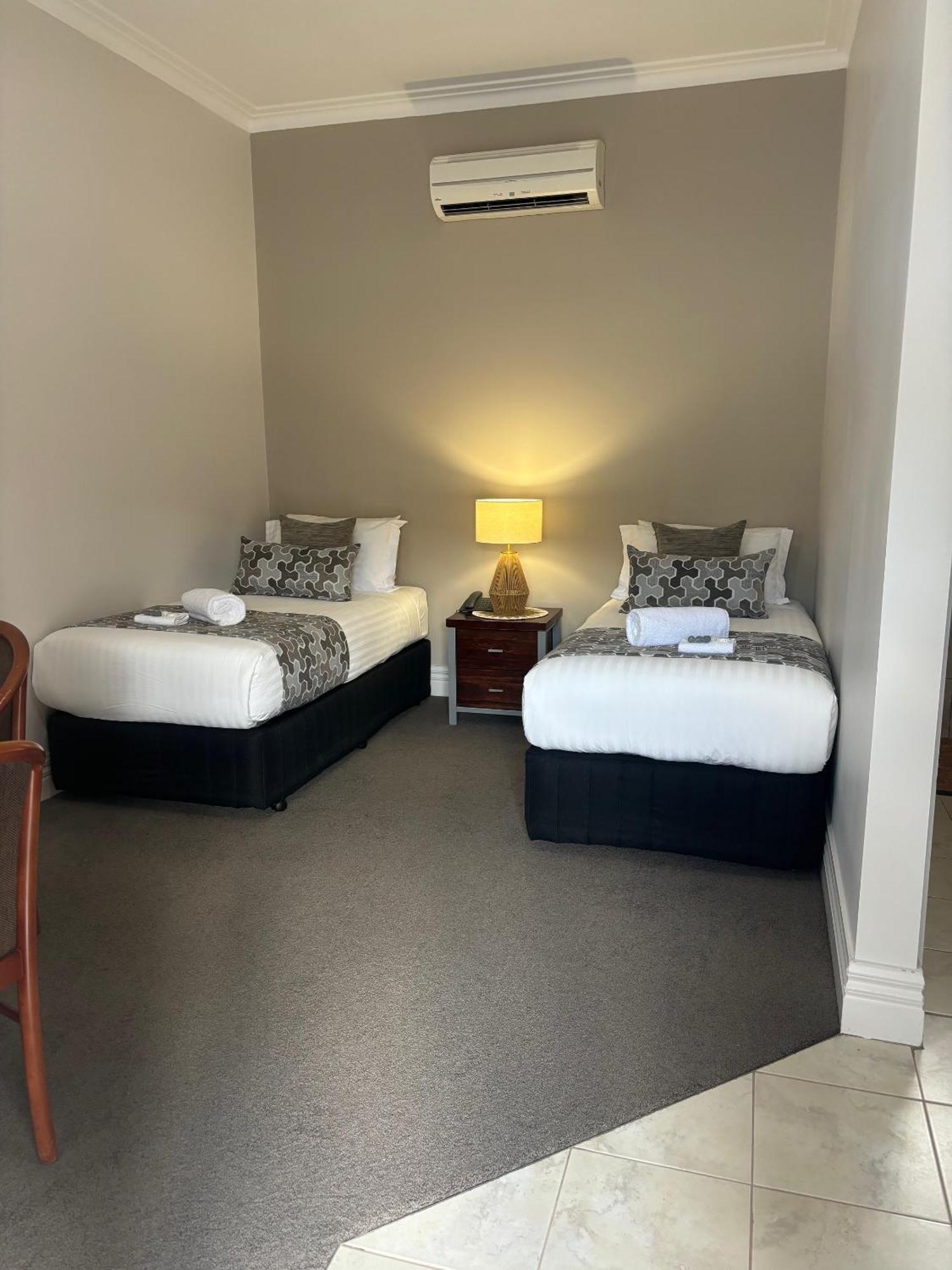 ברוקן היל Silver Haven Motor Inn מראה חיצוני תמונה