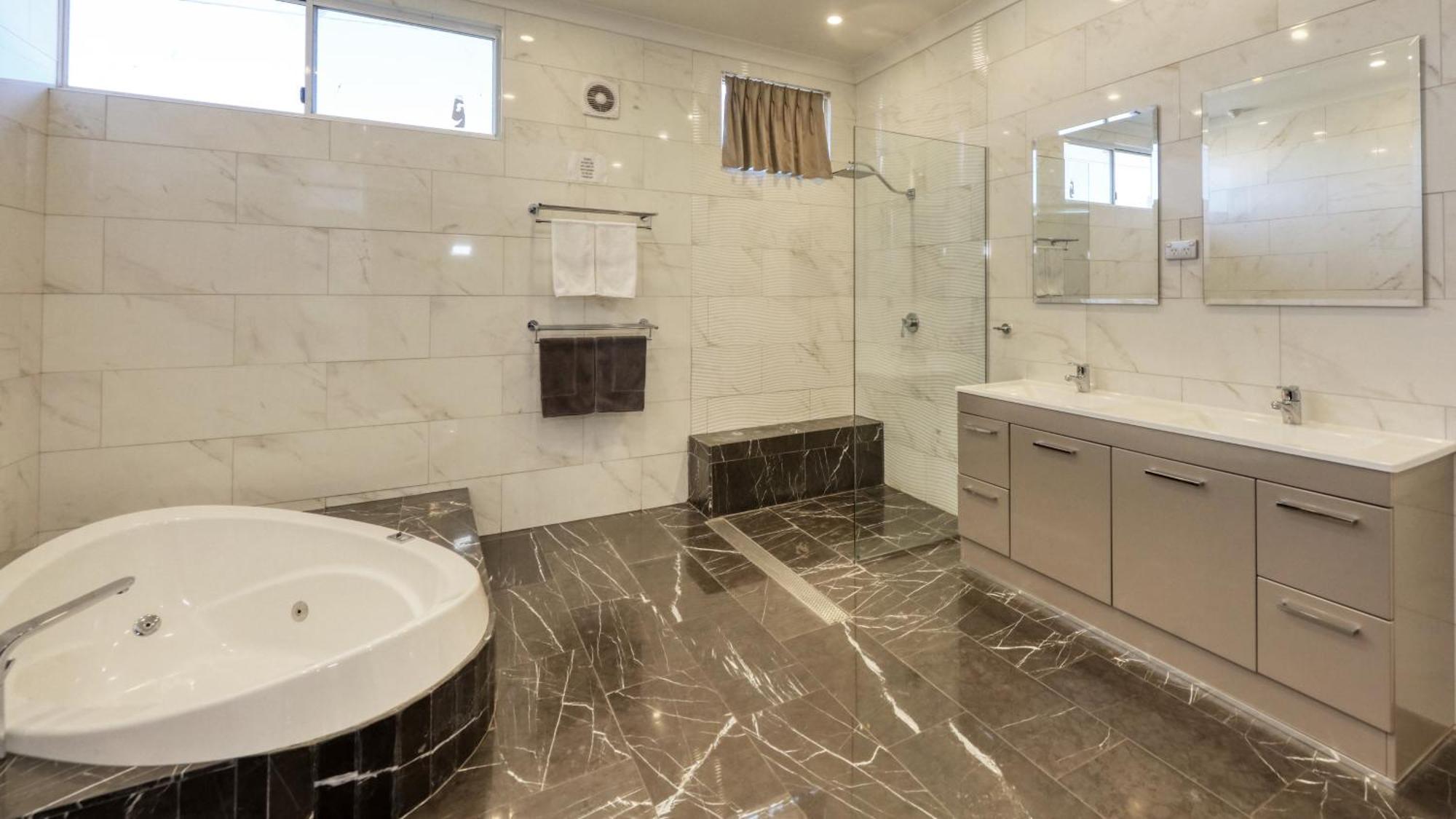 ברוקן היל Silver Haven Motor Inn מראה חיצוני תמונה