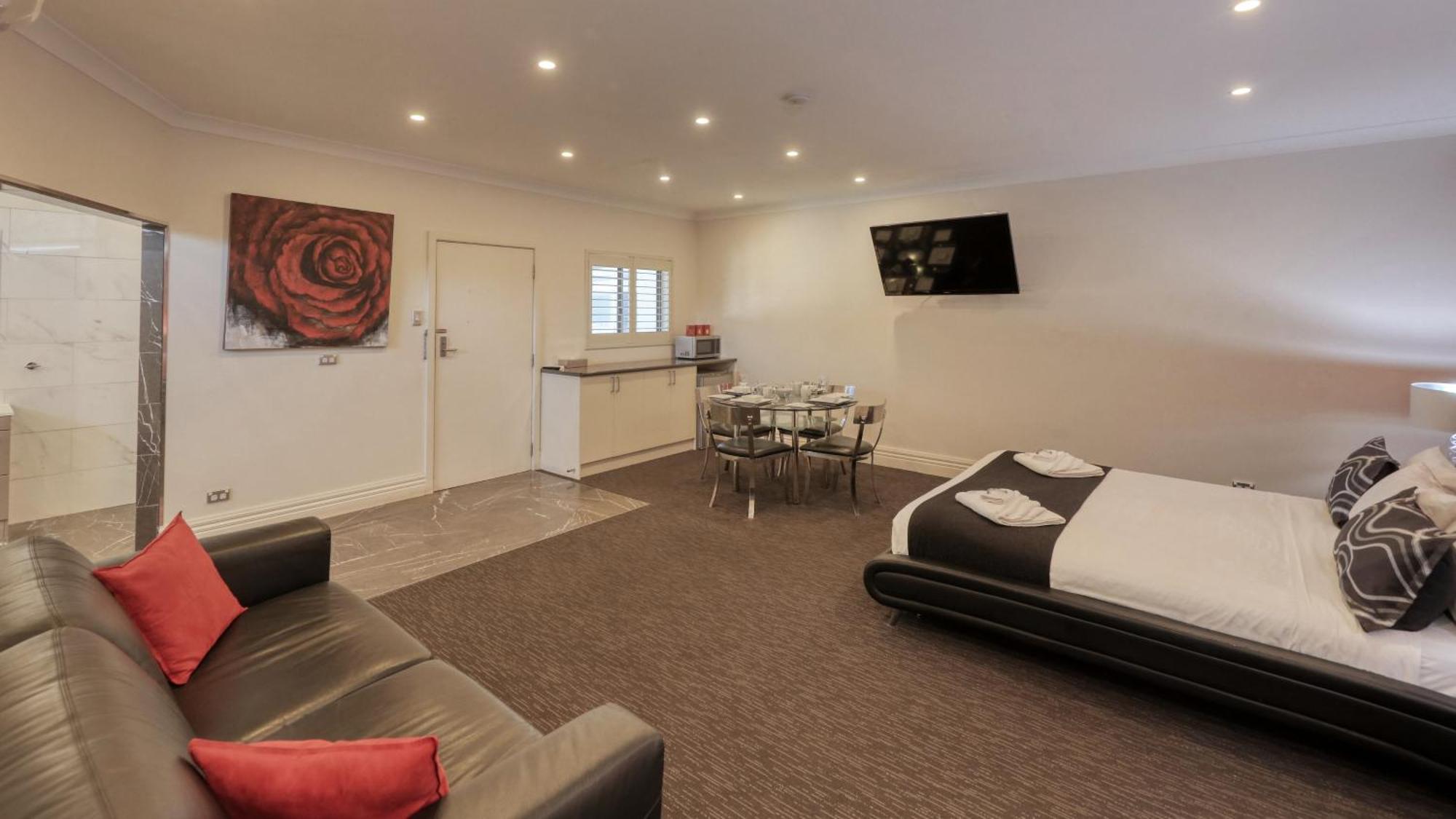ברוקן היל Silver Haven Motor Inn מראה חיצוני תמונה